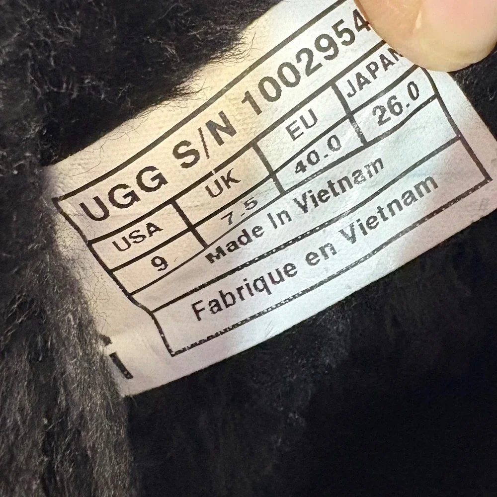 UGG Bailey Bow II Boots Women Size 9 Black Suede Sheepskin Cozy Winter Warm